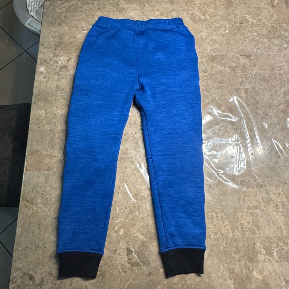 Abercrombie kids boys blue jogger sweatpants 
Like new condition 
Size 11/12 - Picture 5 of 6